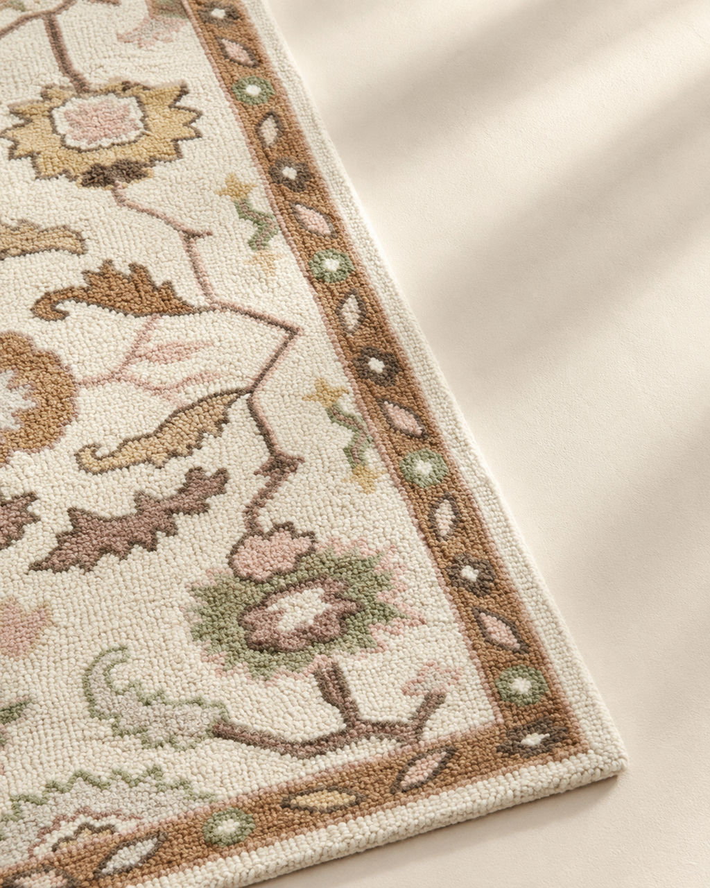 Beiger Orientteppich von Studio Nour – Ansicht 2